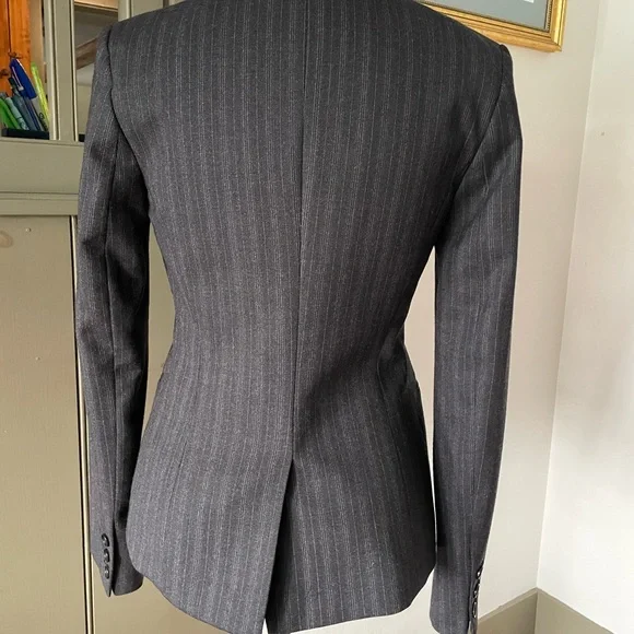 THEORY Women's Gray Wool Blend Double Breasted Pinstripe Blazer Size: 00 NWOT - Picture 3 of 10